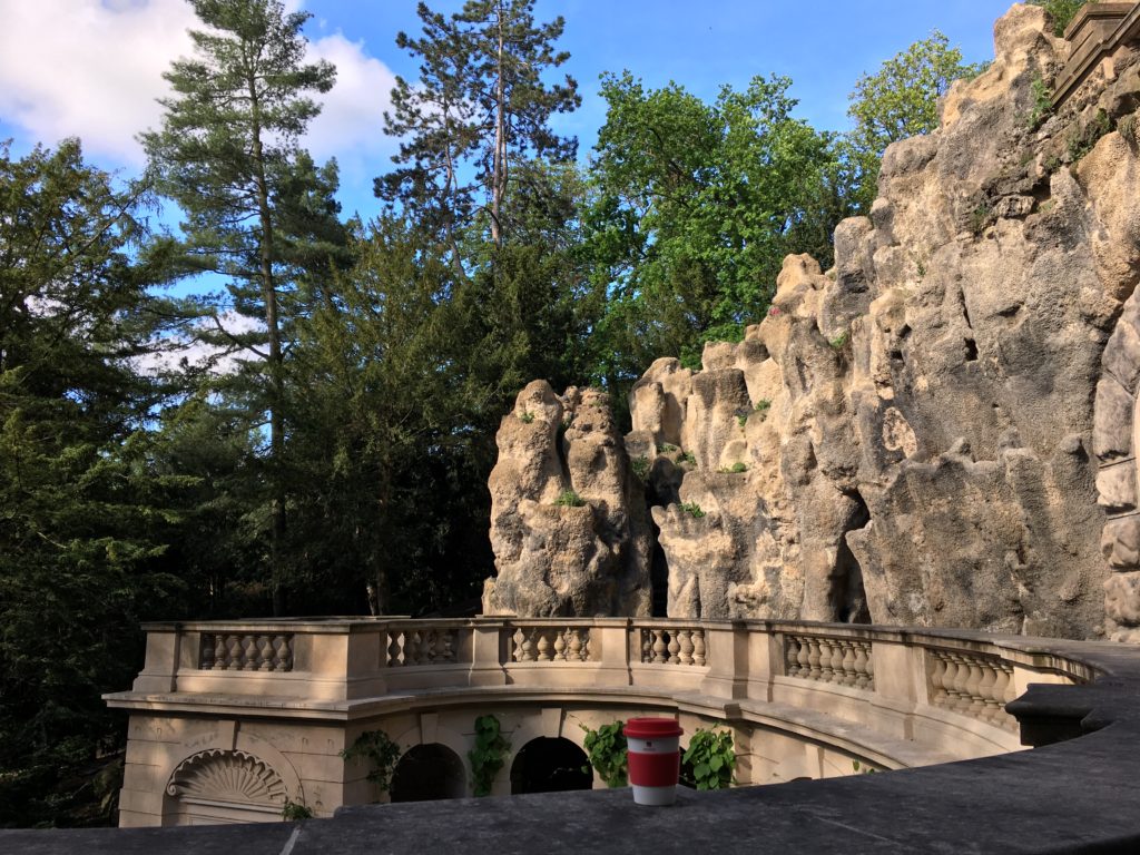 Grotta in Grébovka Park.