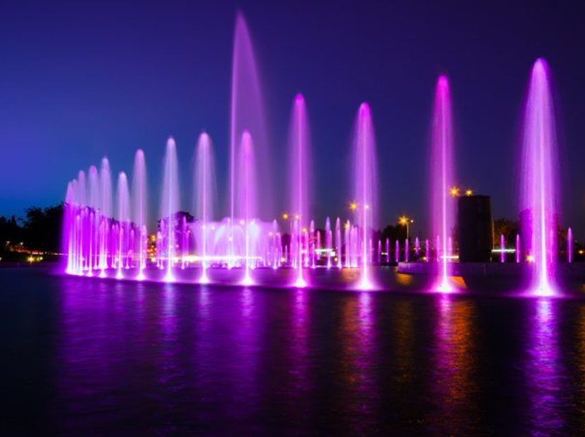 Multimedia Fountain Park in Warsaw Is a Delightful Summer Attraction