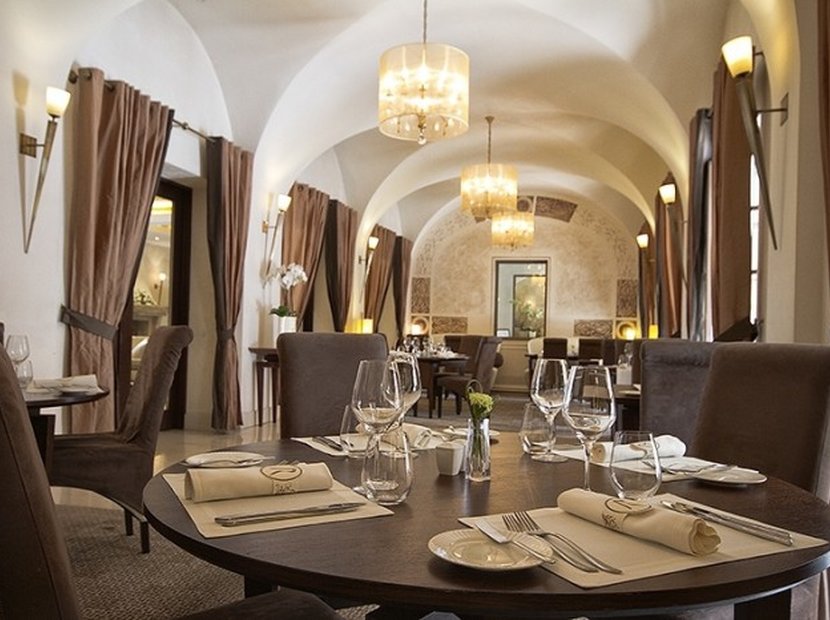 La Rotisserie: Fine Dining and Romance
