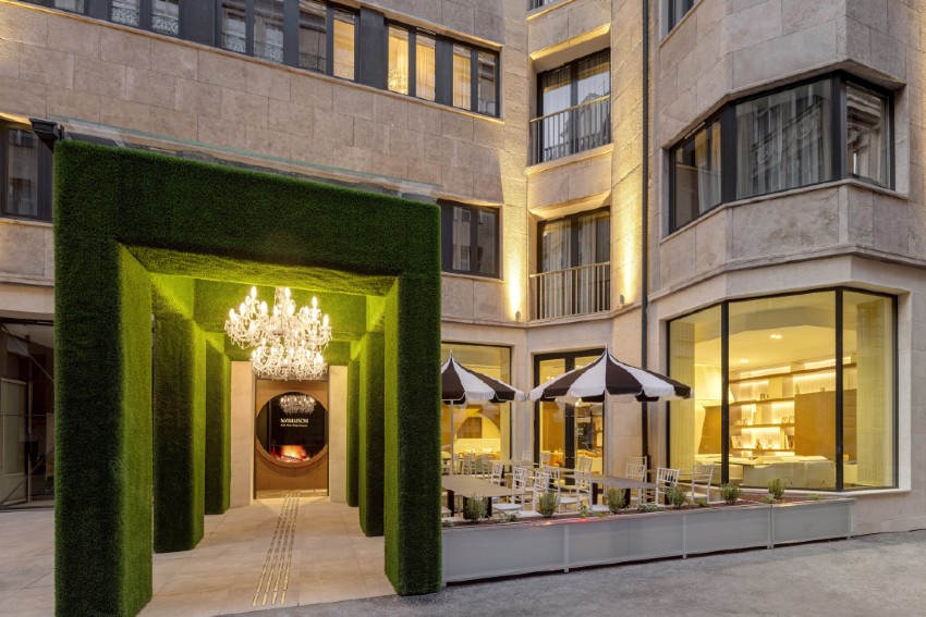 Mamaison Hotel Chain Bridge_entrance_850x567